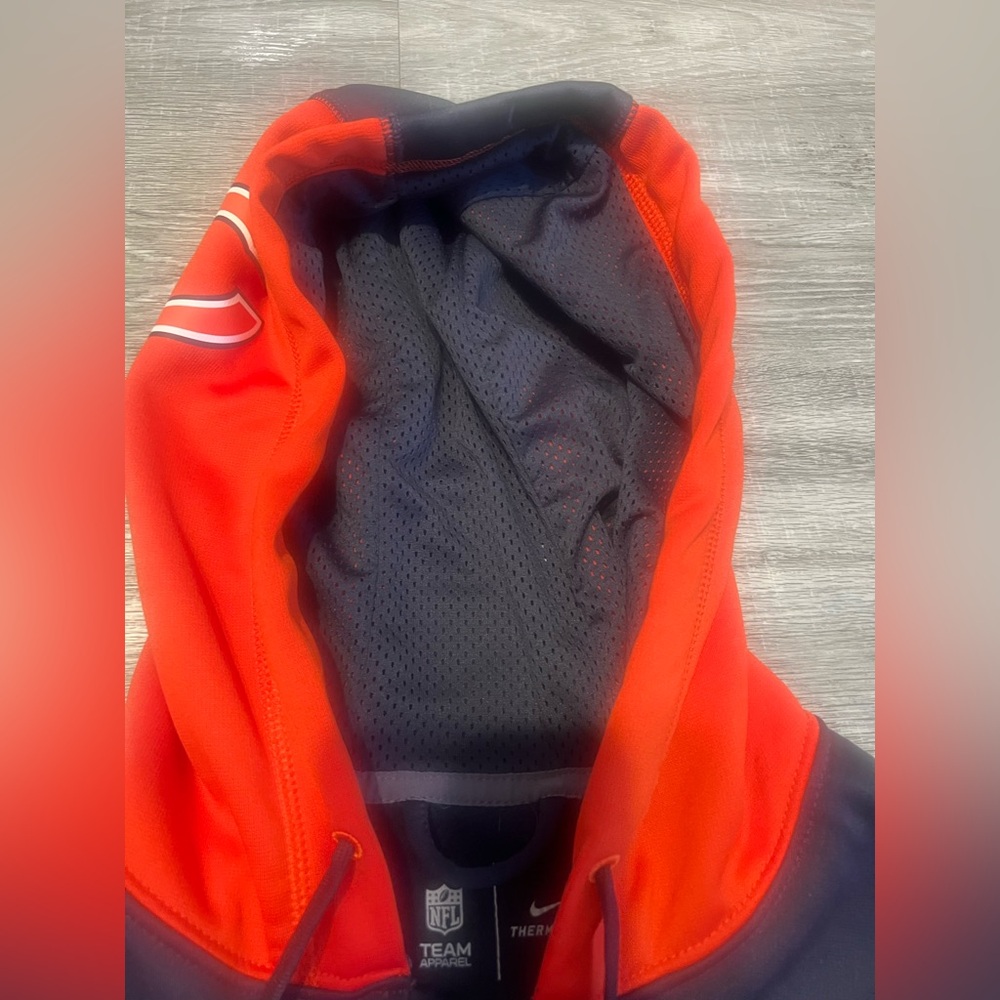 NFL / Therma-Fit Nike Men's Navy and Orange Bears Hoodie Jacket - Picture 12 of 15